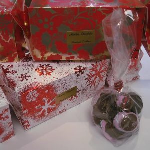 Christmas Crackers Selection with 12 Chocolates